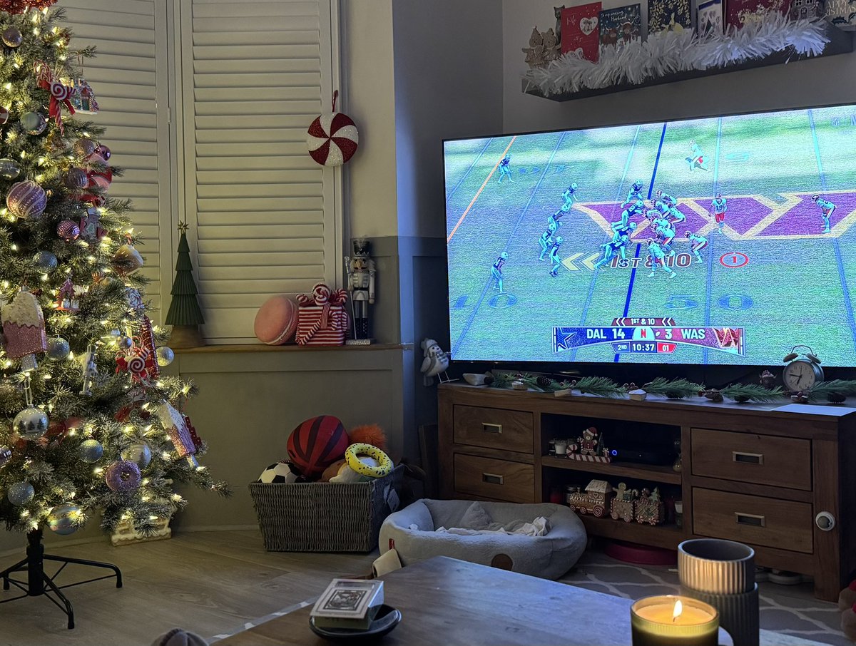 #NFLonNetflix watching in Newcastle upon Tyne northern England. Howay the Commanders