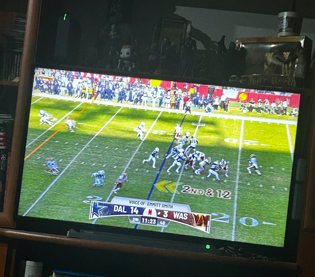 darkvadrag's tweet photo. Enjoying the fantastic game #NFLonNetflix Spain 🇪🇸 https://t.co/nFAmrNaEea