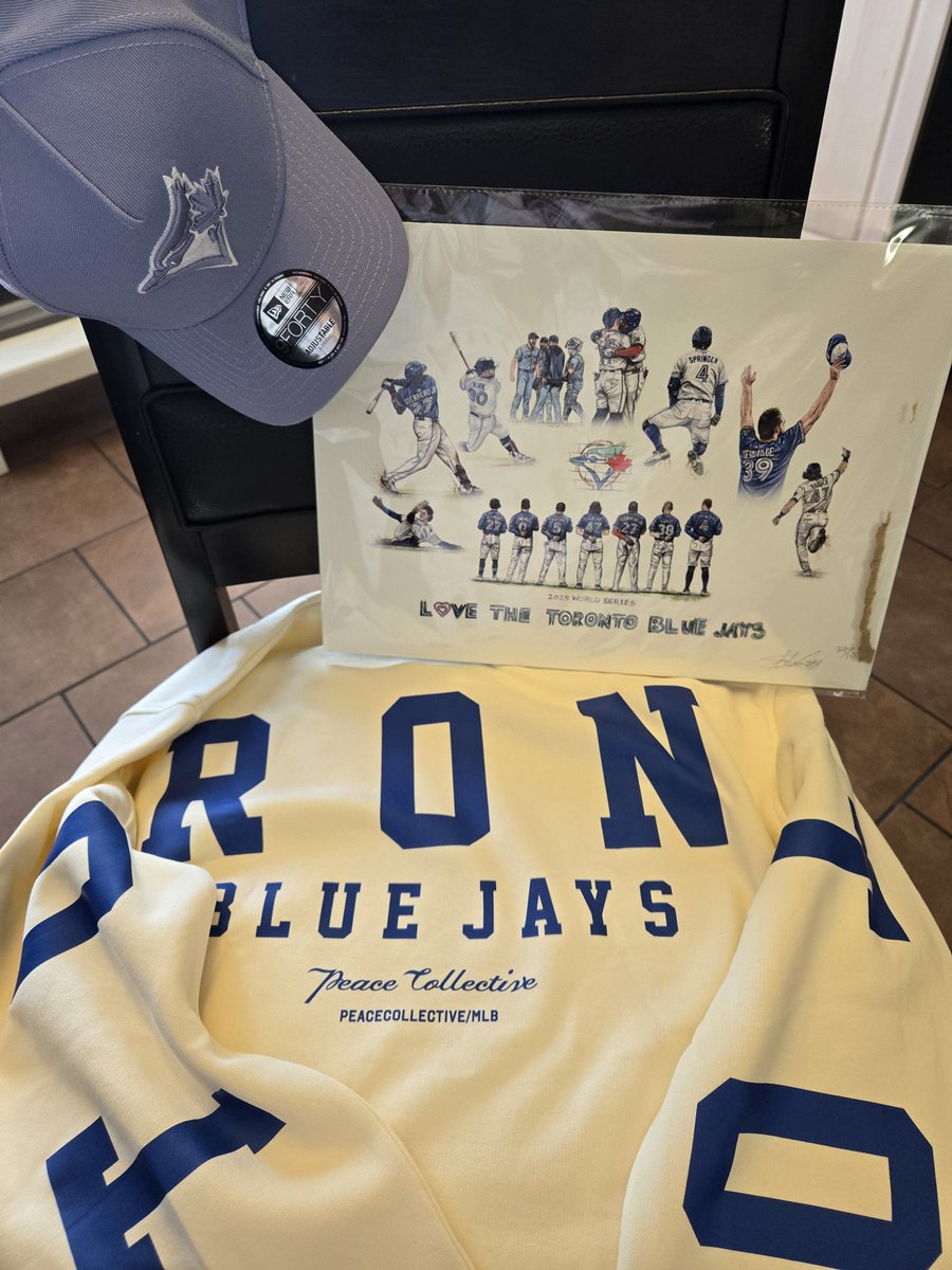 jamiewestlake's tweet photo. @JohnnyGiunta_ My favourite gifts this year! https://t.co/5NC71taBeu