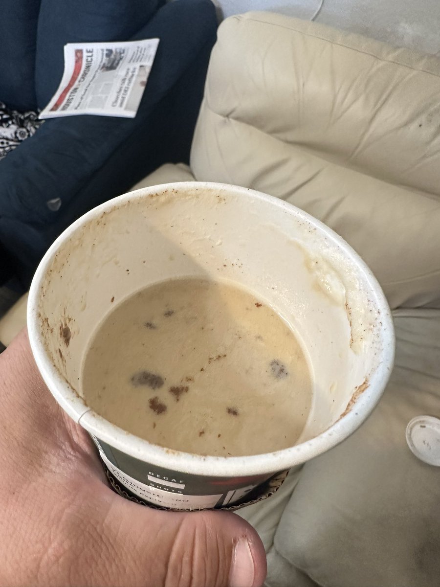 AndrewEdgerley's tweet photo. @Starbucks  pretty ridiculous you pay $7 for a drink and it doesn’t even come full all the way. 3/4 of a large cup but full price? Never again https://t.co/o5h34wH4yJ