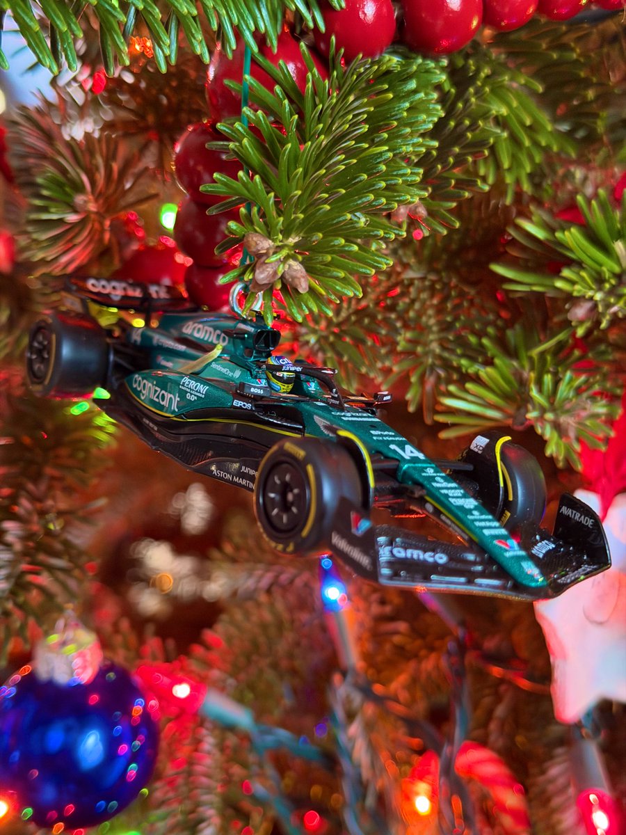 themorganfitch's tweet photo. Our tree got a little prettier this year…..
#MerryChristmas 
@AstonMartinF1 @alo_oficial https://t.co/Esfpi6DrGW