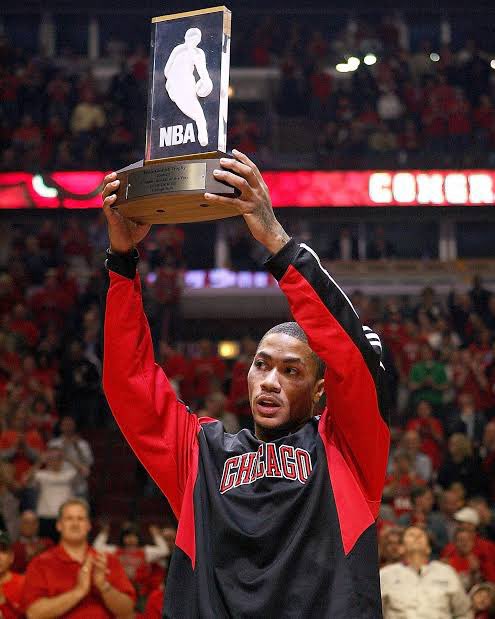 MarkisApollo's tweet image. 08/09 was the greatest nba season ever such pure hoops, the last of bron, Melo, Wade, Bosh still competing to dethrone Kobe…
“MVPuppets”
 “Where amazing happens” 
 “Shaq &amp;amp; Kobe rekindle relationship”
“The beginning of Drose small sample of greatness”