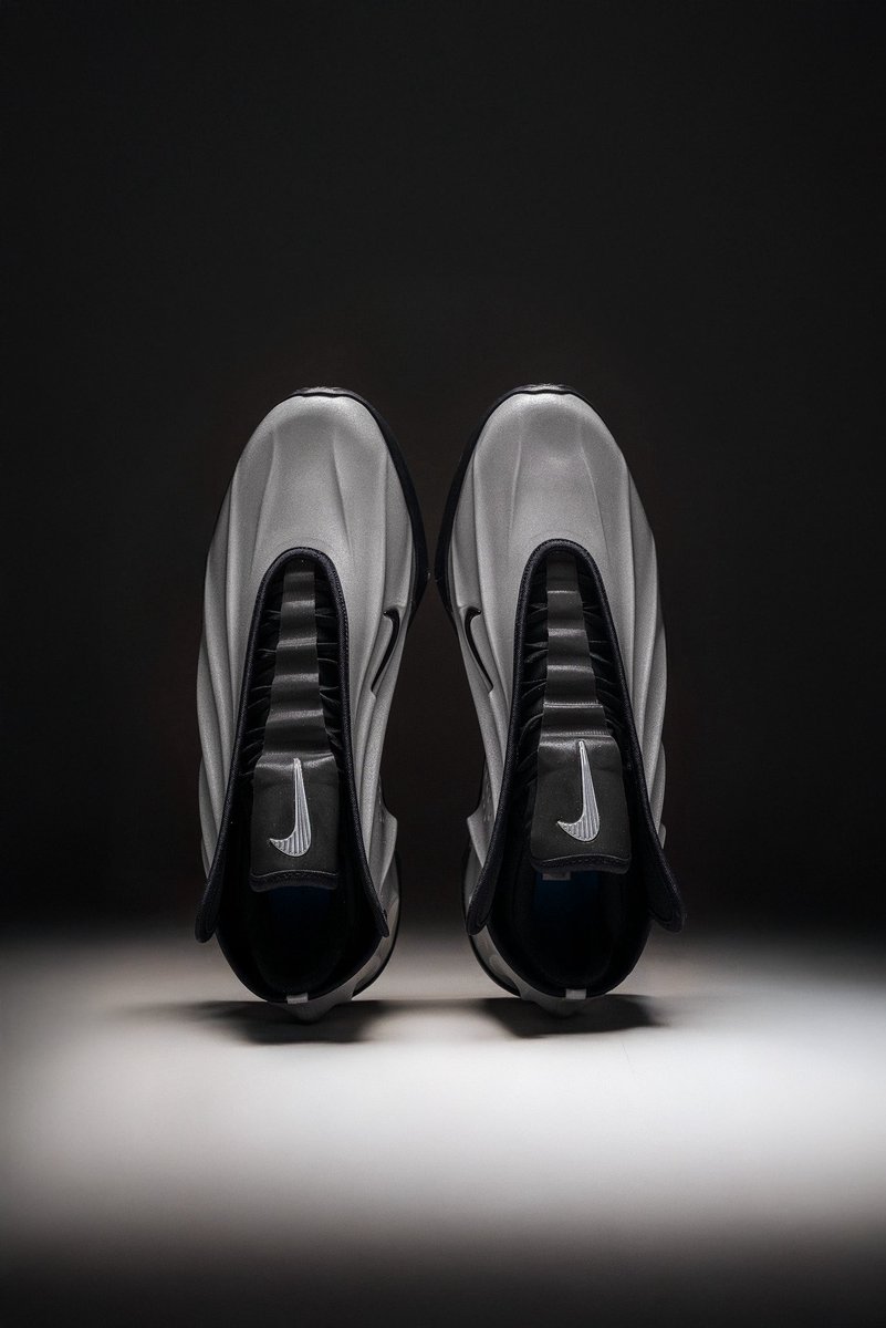 cultivatingcool's tweet photo. Nike GT Future.

Some designs don’t make sense until they’re lived in.
This one isn’t about first wear.

A closer look at the Nike GT Future from Nike Basketball - sculptural, experimental, and designed to age with use.

#NikeGTFuture #NikeBasketball https://t.co/RLro3RyNFK