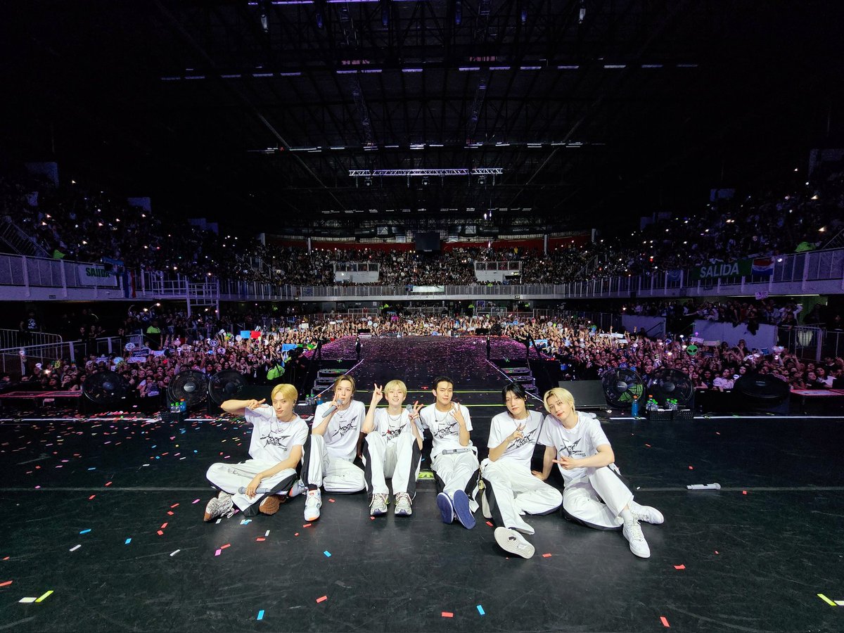 ⩩ ᥰᥲᥰᥲ 𔘓 𝐭ᥲᥱ𝐲𖦹ᥒ𝐠 9,12% 5SOS VIEJAAAAA tweet media