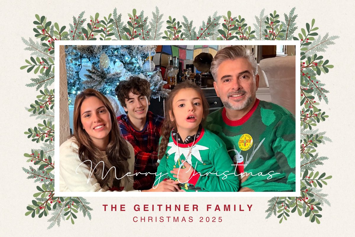 Navidad es esto: ❤️
estar juntos, abrazarnos como somos
y agradecer a la vida por la familia que tenemos y la que elegimos en el camino. ❤️💙🥰🎄🤍
Feliz Navidad de parte de la familia Geithner. Donna, Santino, Alejandra y Harry. ❤️