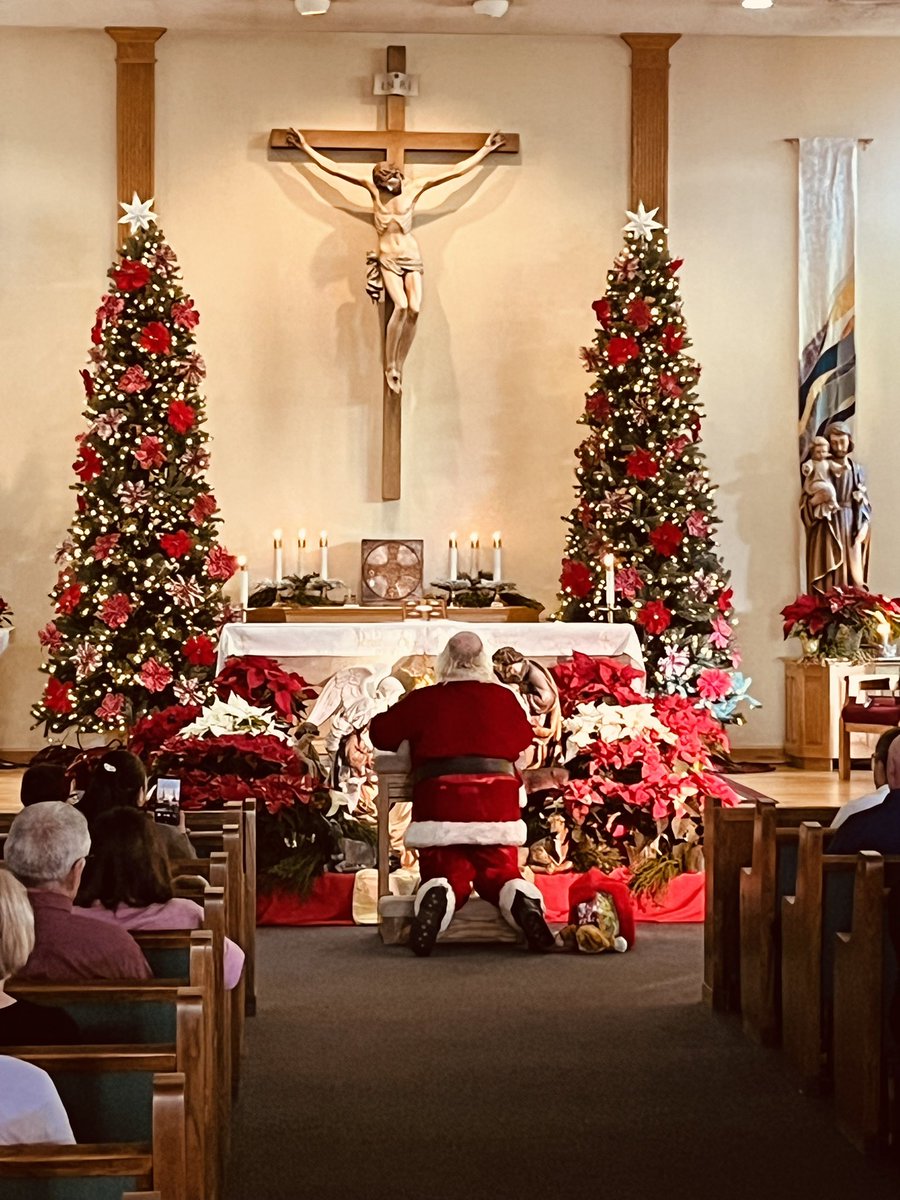 AmazedNotAmuzed's tweet photo. Santa came to pray on Christmas Eve! https://t.co/Umu1bfq0L8