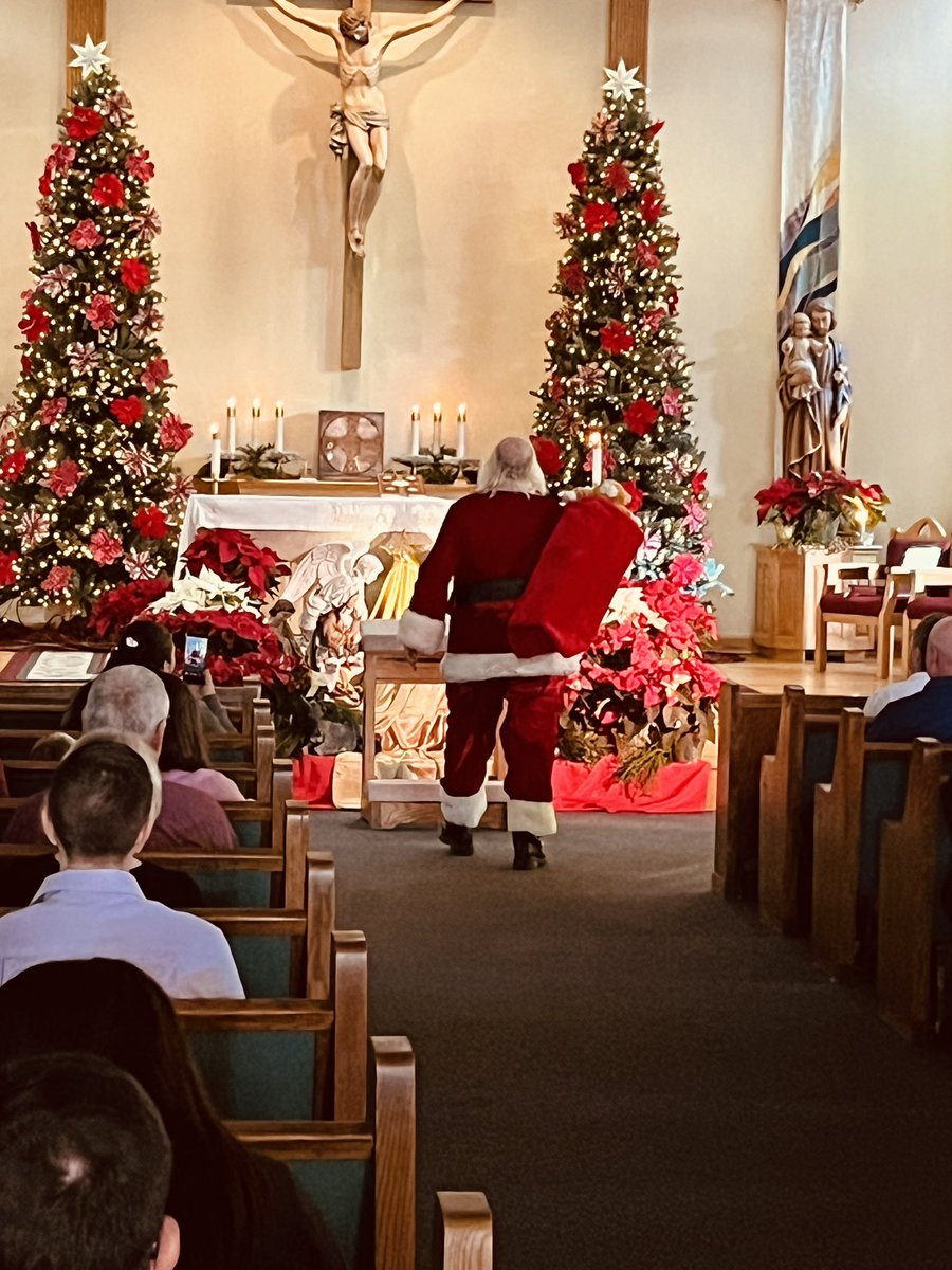 AmazedNotAmuzed's tweet photo. Santa came to pray on Christmas Eve! https://t.co/Umu1bfq0L8