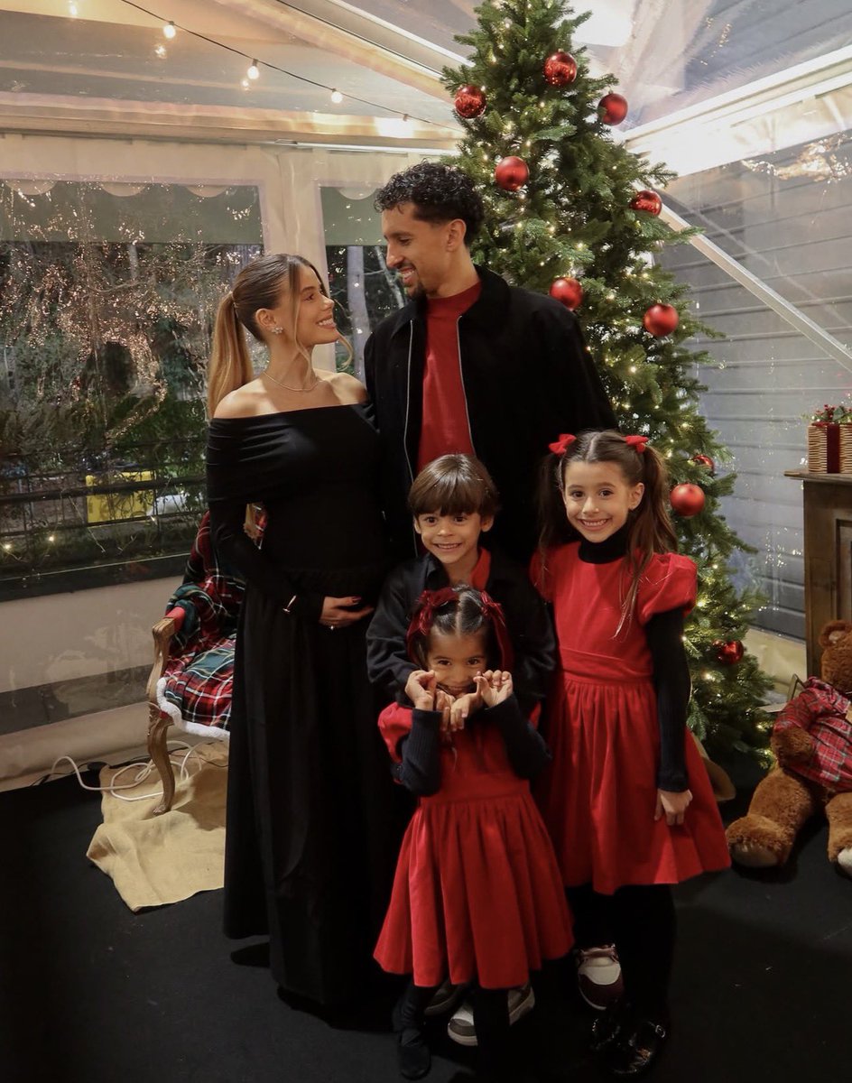 Julien_27LS's tweet image. C’est Noël aussi dans la famille de Marquinhos ❤️💙🎄