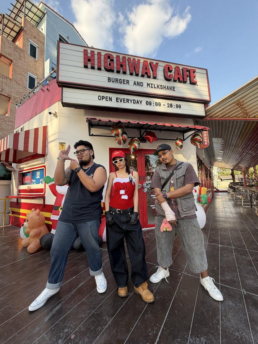 Toeybk1's tweet photo. HIGH WAY ⛽️ https://t.co/QImlrzkC5S