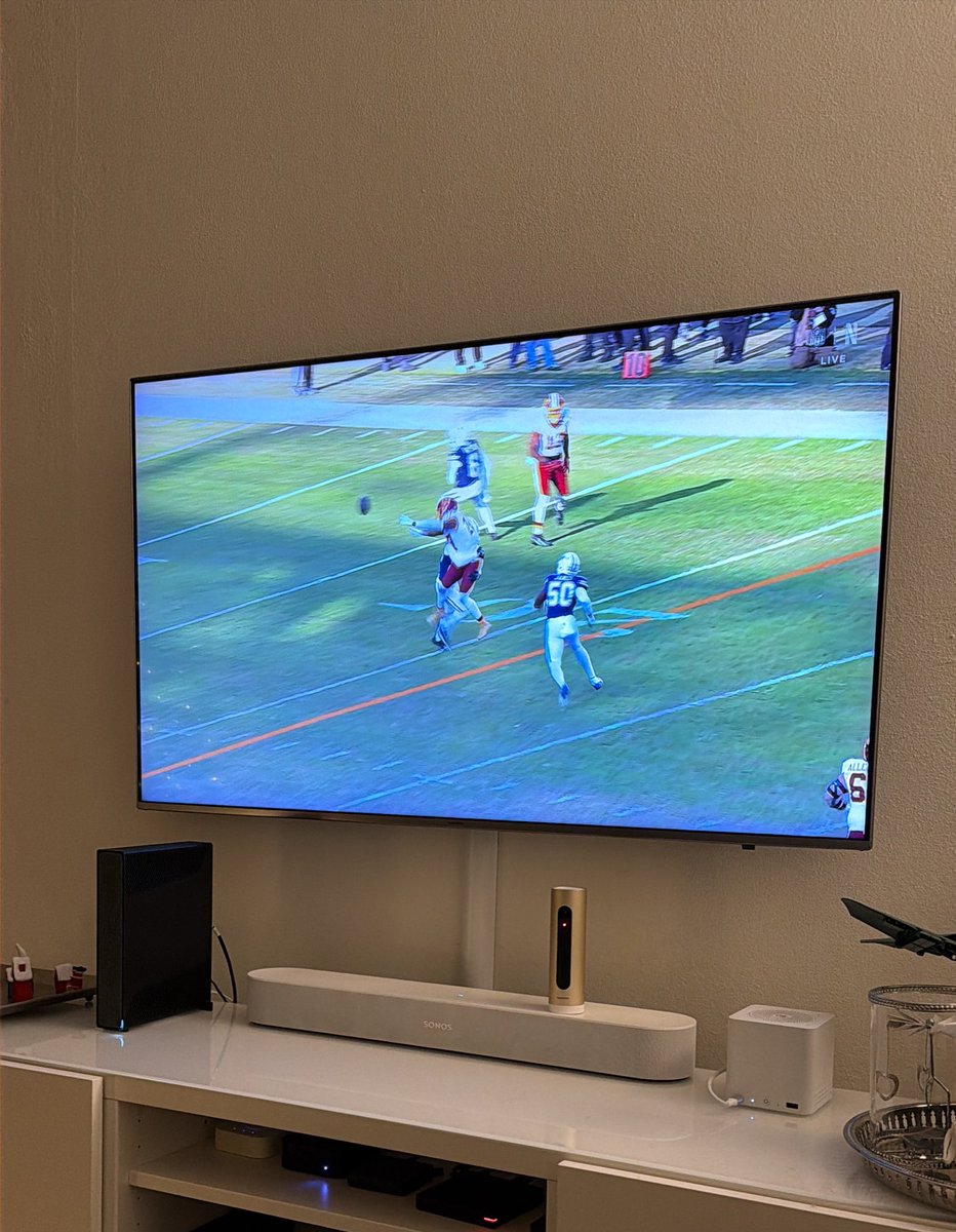 #NFLonNetflix from Switzerland 🇨🇭 We love American Football