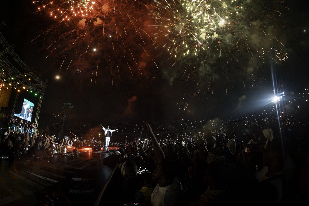_abdularafat's tweet image. A DECADE IN, STILL CARRYING FIRE WHERE DARKNESS GOT COMFORTABLE!! THE TORCHER!!!! 🔥🔥🔥 
@stonebwoy #Torcher #BHIMFEST25 #concertphotography #BhimFestAt10 #Stonebwoy #SonyAlpha