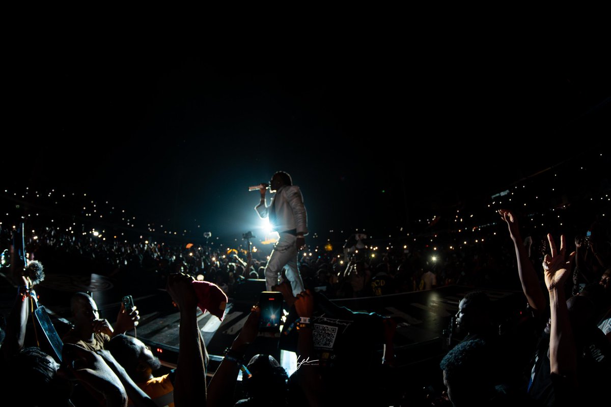 _abdularafat's tweet image. A DECADE IN, STILL CARRYING FIRE WHERE DARKNESS GOT COMFORTABLE!! THE TORCHER!!!! 🔥🔥🔥 
@stonebwoy #Torcher #BHIMFEST25 #concertphotography #BhimFestAt10 #Stonebwoy #SonyAlpha