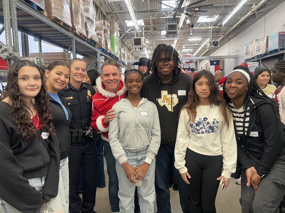 Purpose, joy, and community defined our Christmas season—from serving in Como to celebrating together and Shop with a Cop. Thank you to everyone who made it unforgettable. Wishing you a Merry Christmas! 🎄✨ #OPFW #FWPD