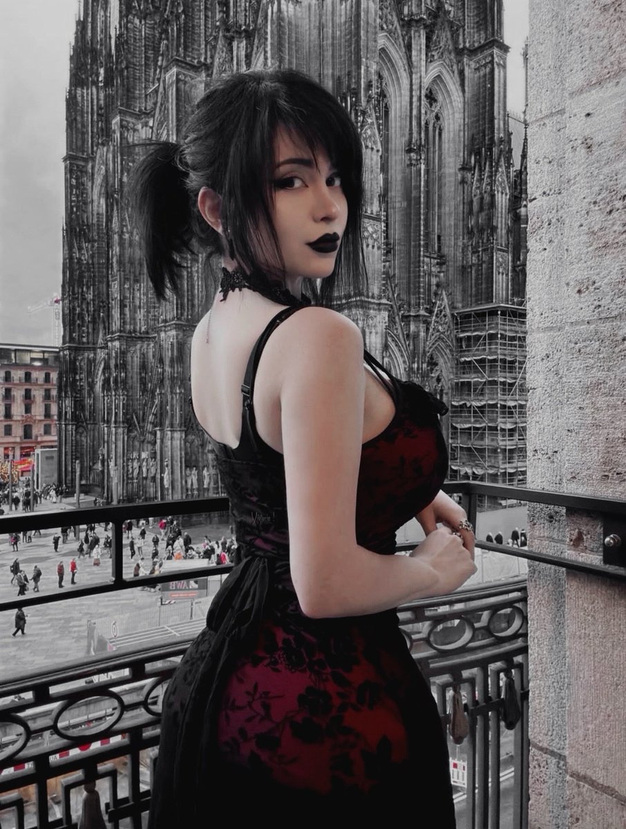 vmpiriia's tweet image. ⠀

⠀⠀⠀                     𓆩ᥫ᭡𓆪 VIKTORIA !
                            ⠀ ⠀  goth mommy.

⠀