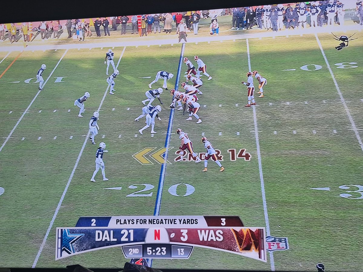 Josh_Edwards96's tweet photo. Watching from Leeds, England 🏴󠁧󠁢󠁥󠁮󠁧󠁿 

Happy holidays.

#NFLonNetflix https://t.co/UiRmm1awaR