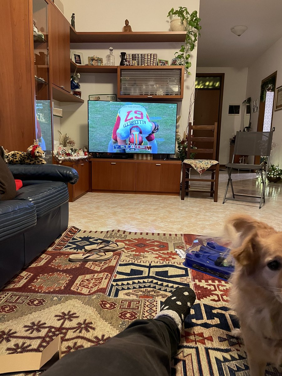 Lucas_Mulder77's tweet photo. Ciao dall’Italia #NFLonNetflix
Merry Christmas https://t.co/Vzpqm1dIpr