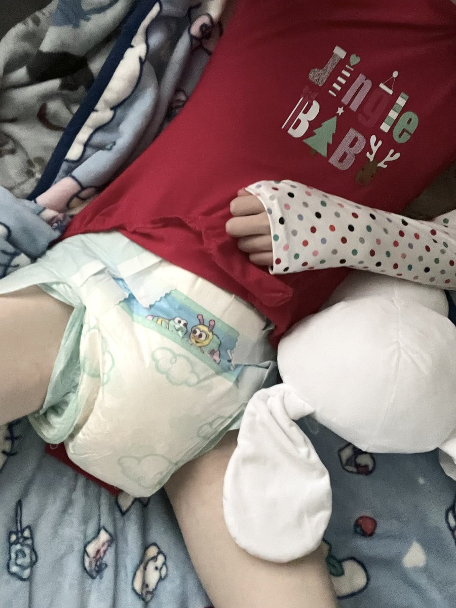 merry christmas!! i hope everyone gets lots and lots of presents ^^