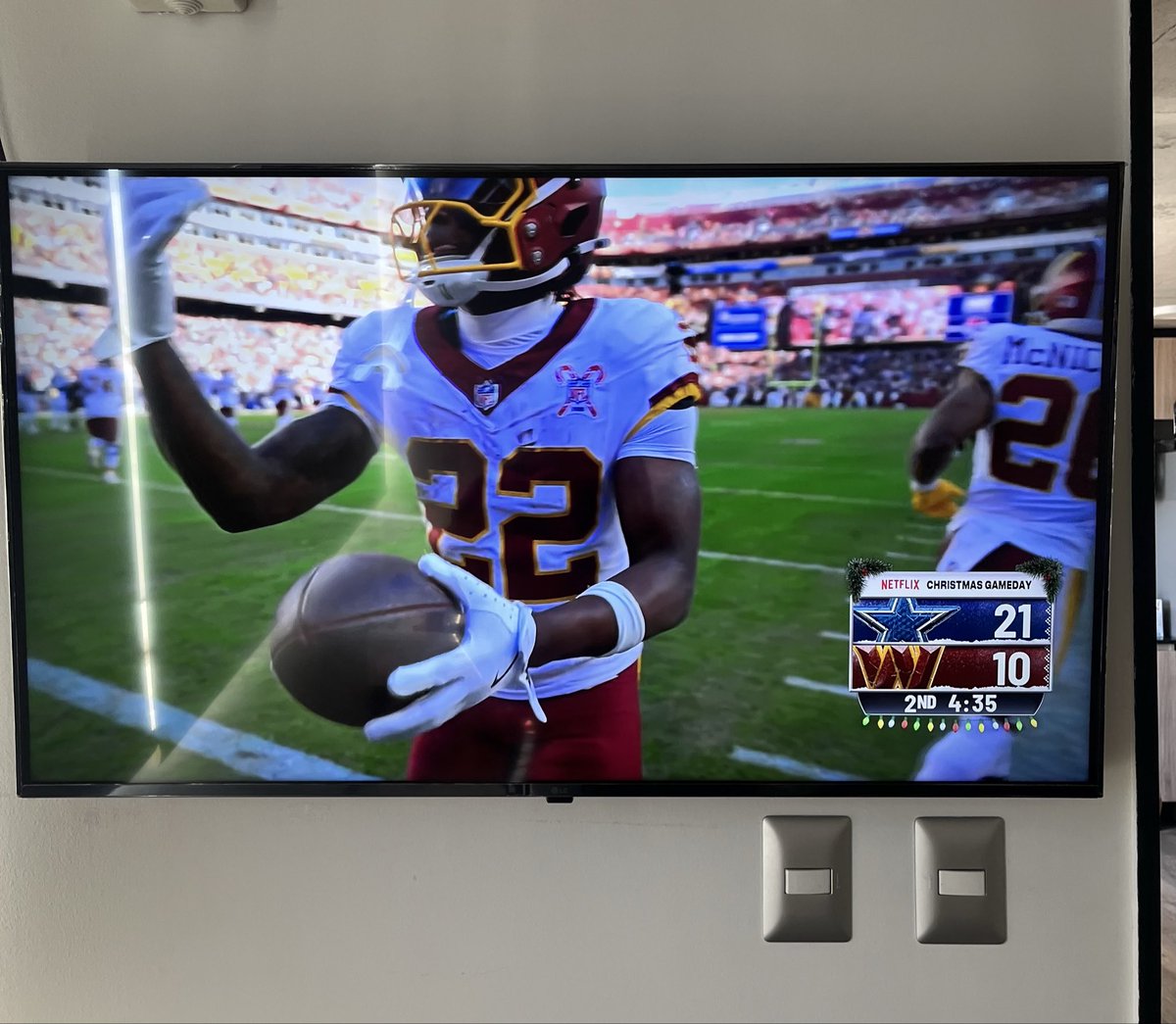 halmonacida's tweet photo. Watching from Santiago de Chile 🇨🇱#NFLonNetflix #NFL #Santiago #FelizNavidad https://t.co/Uq5ZOeT2nx