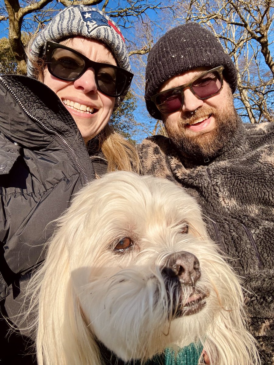 sophiegilliam's tweet photo. @NFLUKIRE @ScottHanson @Ky1eLong Merry Christmas from London! A gorgeous, but very cold day. Watching from the sofa with wine and cheese. Cheers! 🥂 
  #NFLonNetflix #GoPats #NFLChristmasGameday https://t.co/tHYDrVGdcC