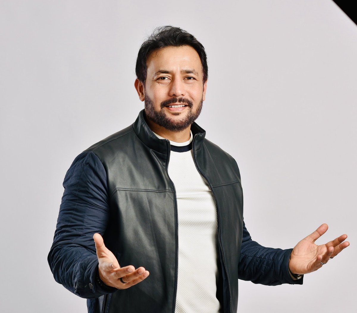 I have been mentoring a Senior Executive in a professional capacity to guide him in his transition from Head of Transportation Management to Head of Supply Chain.

In doing so, I found out he has a passion for photography and even has a studio as a part-time gig.  Earlier in