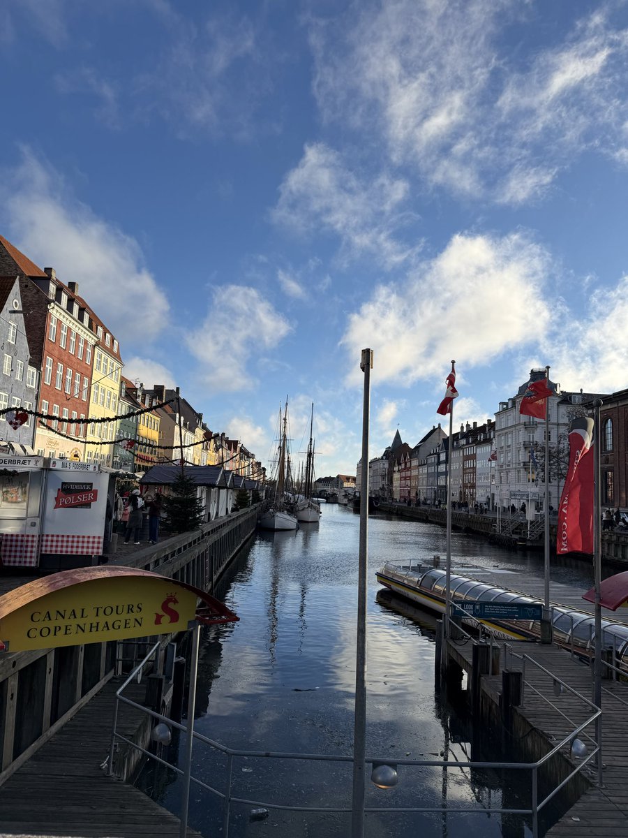 #denmark 🇩🇰 
Kopenhag’ı ve Danların Hygge felsefesini çok sevdim 😍 
Basit şeylerden keyif alıp an’da mutluluk bulma, sıcak ve rahat bir atmosfer yaratma sanatı ♥️