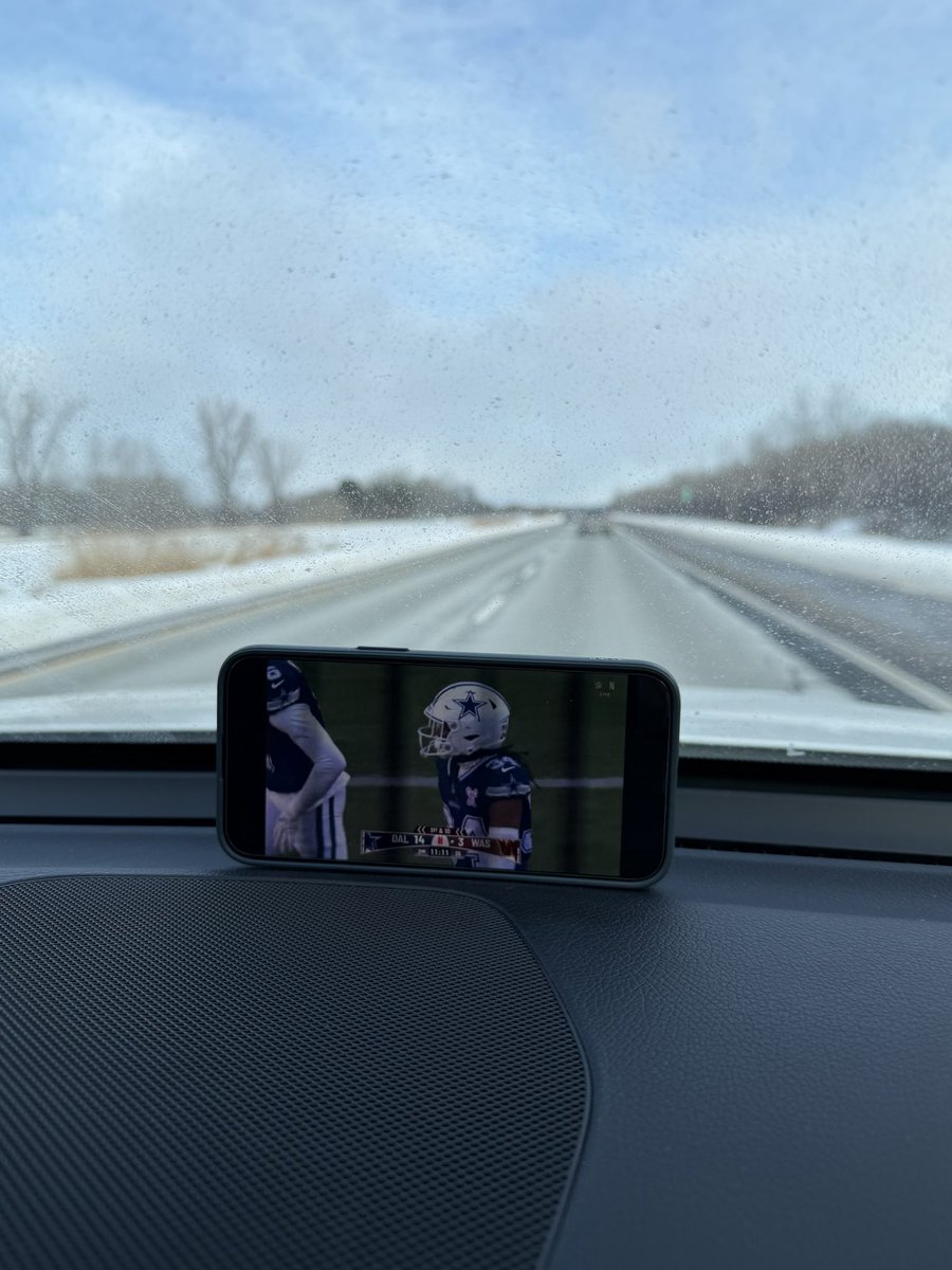 StudioPartyTime's tweet image. Watching the game live on #NFLonNetflix in the car going to Quebec city