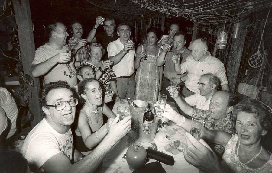 🎄 24 décembre 1979.
Premier lancement d’Ariane 1 à Kourou.
Explosion de joie, indépendance spatiale …
et une bataille de boules de neige sous les tropiques ❄️ C'est toujours notre conte de Noël préféré ✨