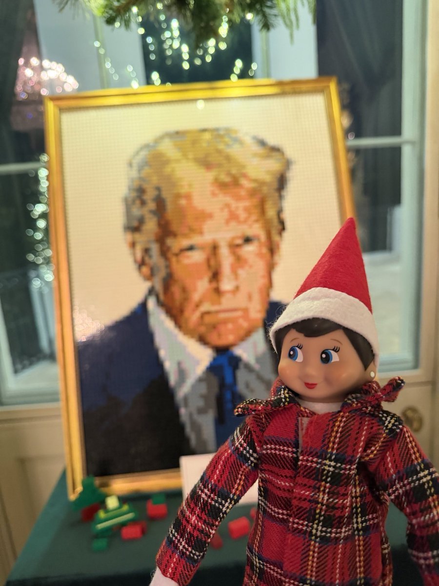 This Christmas, I wanted to surprise POTUS. My elves worked all season and came back with a wonderful LEGO portrait🎁🎅 

Wishing everyone a Merry Christmas! I can’t wait to spread more Holiday cheer next year!