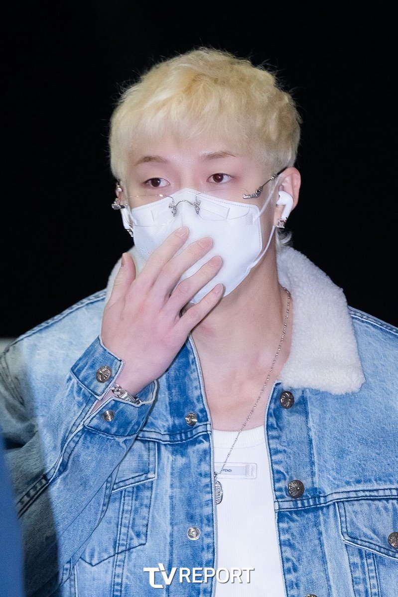 bangchanmedia's tweet photo. THE FLUFFY HAIR... THE GLASSES... BANG CHAN YOU ARE THE CUTEST https://t.co/398lYDPQUu