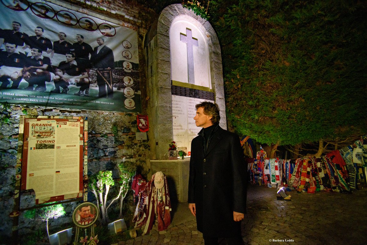 Il Grande Torino non fa parte soltanto della storia del calcio, ma è parte della storia di tutti noi e di quella dell’Italia.
#StanotteaTorino