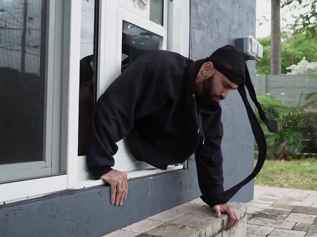 Nicosaesthetic's tweet image. Caught Santa slippin 😮‍💨