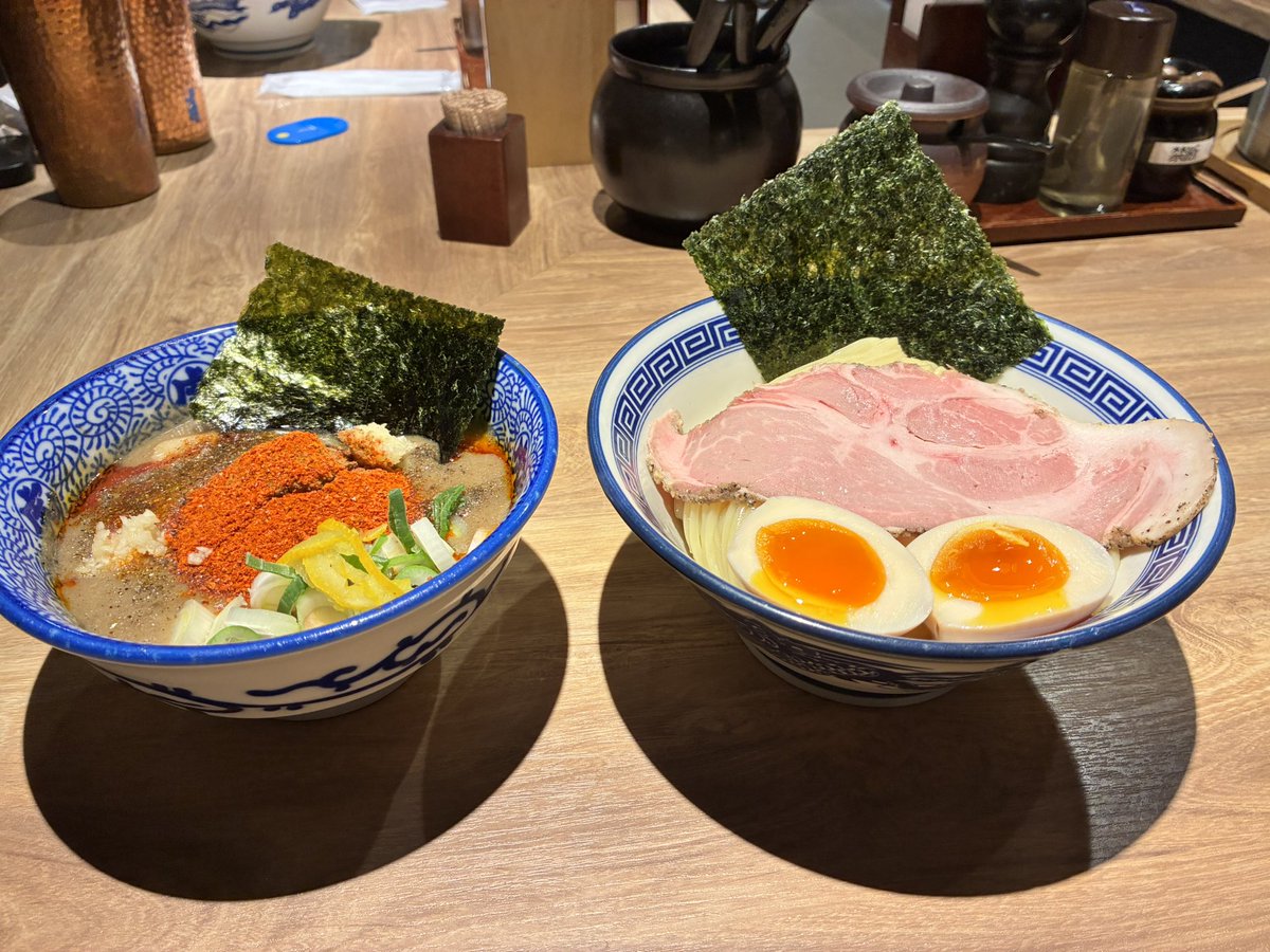 博多駅前のクリスマスマーケット2025✨
&amp;兼虎のつけ麺🍜

さすがのXmasですんごい人！
、魚介豚骨系🐟🐖ここ本当においしい！博多駅来たら行くべしです🙆🏻‍♂️