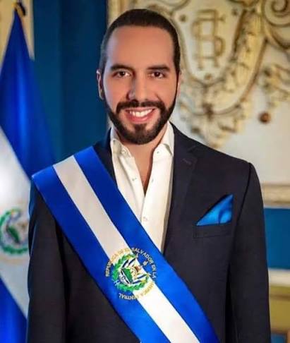 Desde que es presidente, Bukele y su entorno familiar han adquirido 34 propiedades, incluidas plantaciones de café y apartamentos de lujo, valuadas en unos 9 millones de dólares, mientras la extrema pobreza ha aumentado al doble. No existe el presidente de derecha honrado.