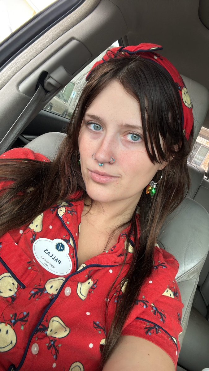 ph9822's tweet image. god makes his prettiest and strongest soldiers have to work the holidays