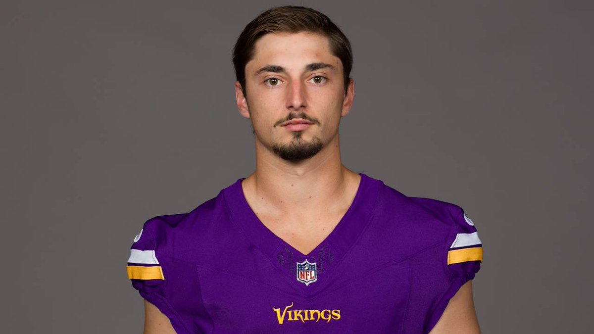 BeholdPaleH0rse's tweet photo. “The Devil” Max Brosmer is starting for the #Vikings today. Don’t forget what happened last time including that faux hand grenade toss against the Seahawks. #NFLbad https://t.co/hqpBolsL8d