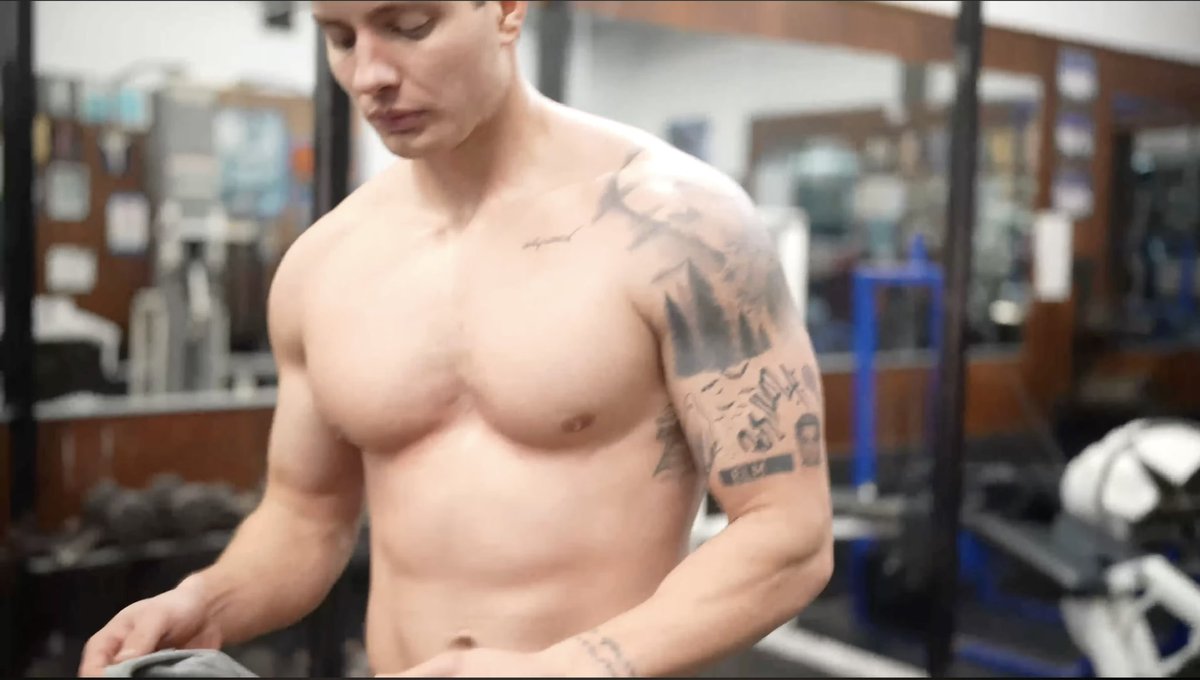 Fit Famous Males tweet media