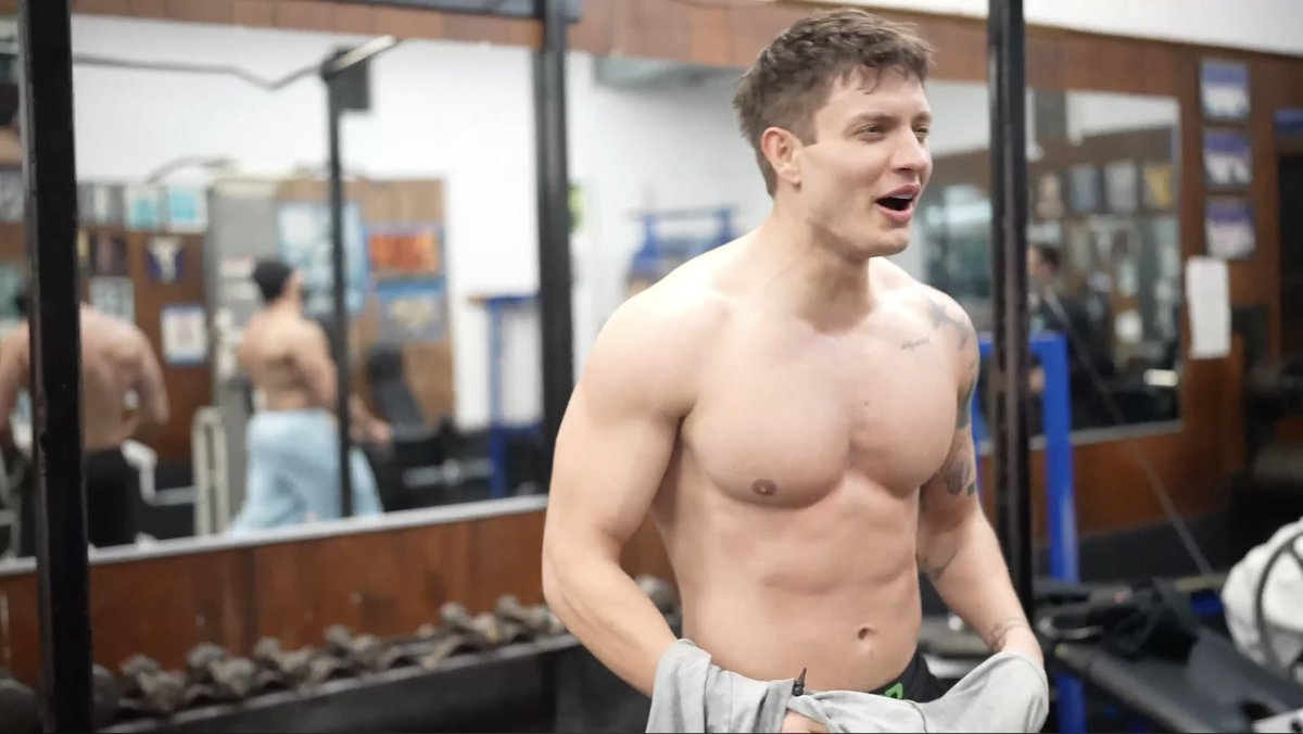 Fit Famous Males tweet media