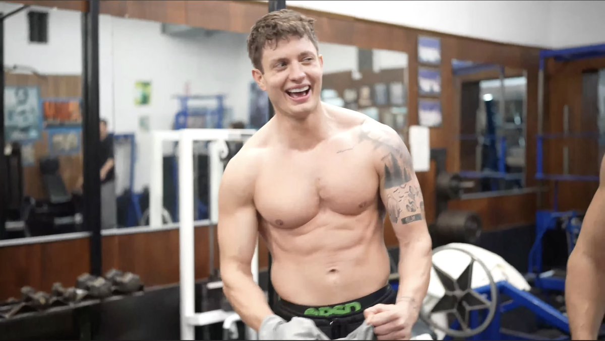 Fit Famous Males tweet media