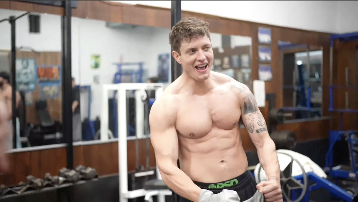 Fit Famous Males tweet media