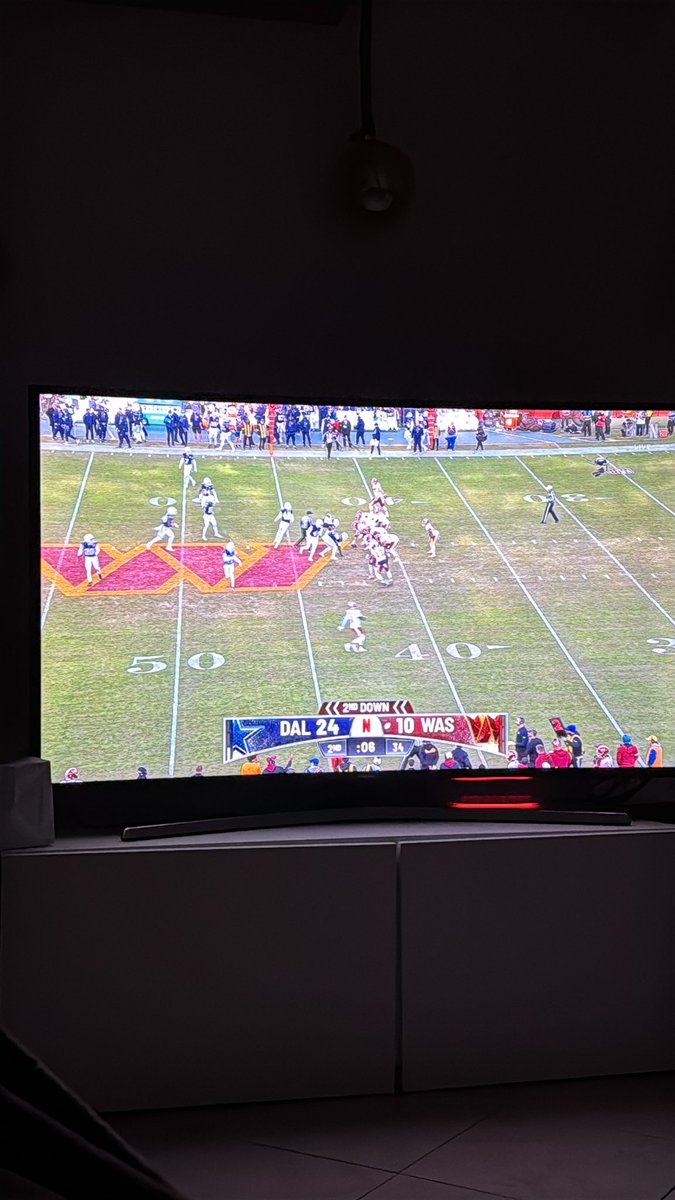 #NFLonNetflix from Italy. Buon Natale! 🎄 🎅🏽