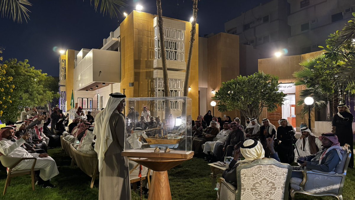 بعد أمسية “كيف تصنع الأغنية ذاكرة الشعوب” أدركنا أن الصوت ليس مجرد لحن، بل تاريخ يُغنى، وحكاية تسكن القلوب قبل الدفاتر. حديثٌ ثري، حضورٌ جميل، وذاكرة جديدة أضفناها معًا للأغنية… شكرًا لكل من حضر وصنع معنا هذا الأثر. 🎶