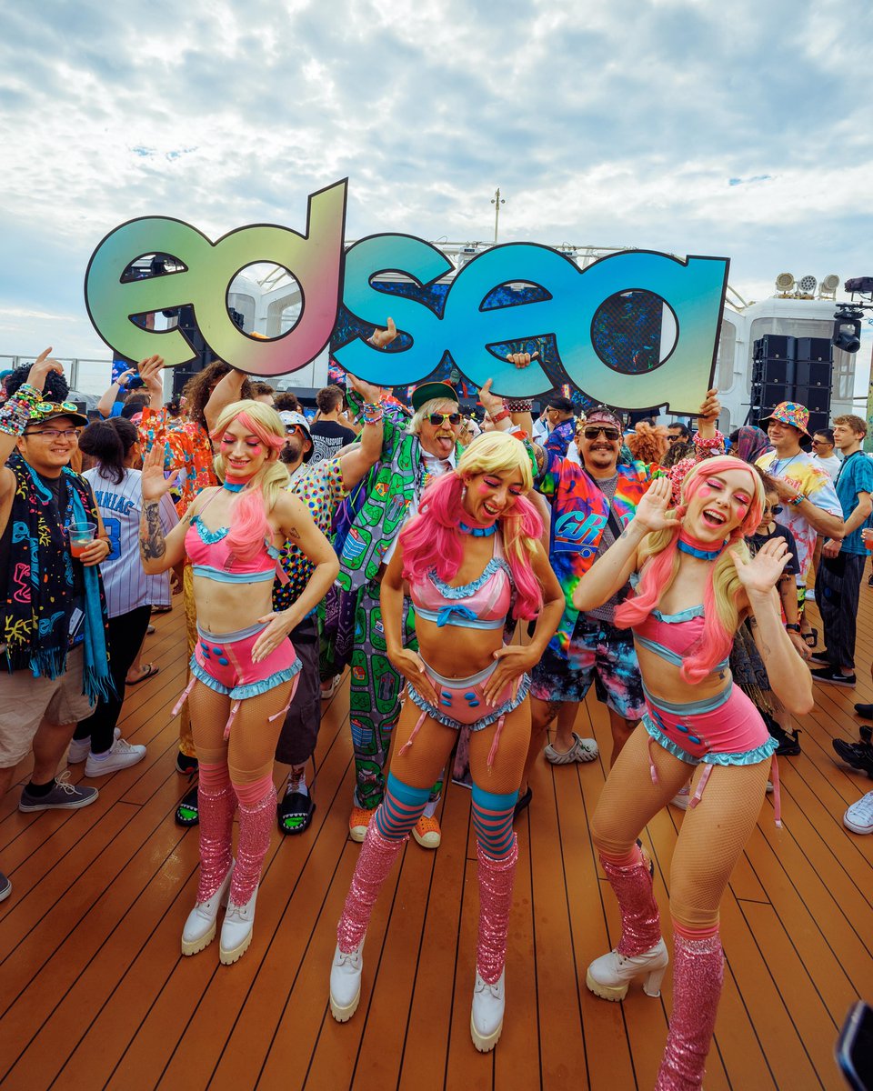 edc_sea's tweet photo. Happy holiday wishes from our #EDSea family to yours. ๐๏ธ๐๐ This season, weโre grateful for our community and the memories we have shared with you, and we look forward to many more memories on the Electric Sea! ๐ณ๏ธ๐ Thank you for being such a special part of our rave family! ๐ซถ https://t.co/WvNAbf0k3J