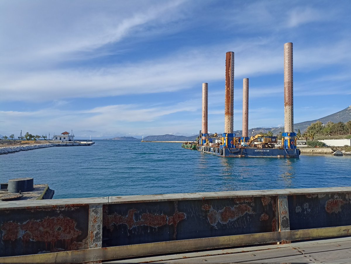 tugunov's tweet photo. An interesting engineering solution: a drawbridge over the Corinth Canal with a submersible central section. #bridge #greece #korinth #canal https://t.co/A6QUQ1KHEu