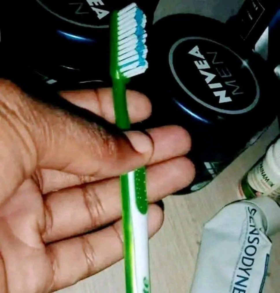 Milito177's tweet image. Brush for all my girlfriends😊everyone of them think she own it🙈