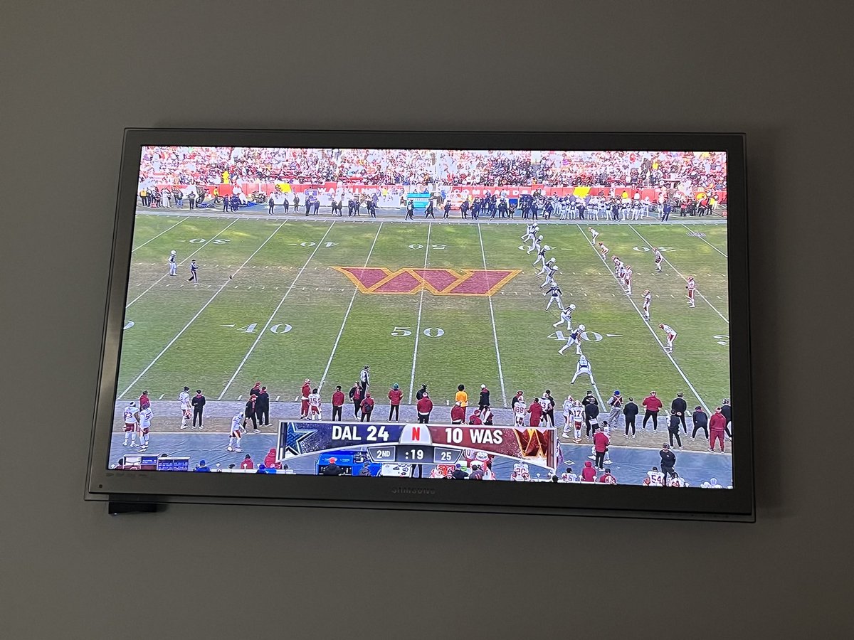 _ivan_cito_'s tweet photo. watching from Bogota, Colombia, merry Christmas! #NFLOnNetflix #HTTC https://t.co/V299yf1ON2