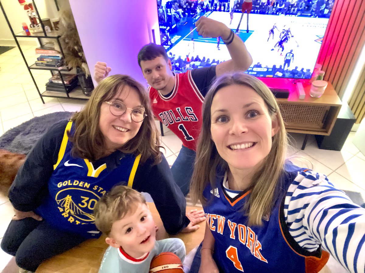 Florent_Dm's tweet photo. La tradition de Noël dès le plus jeune âge 🥰🏀👟 #NBAEXTRA #NBAXmas #enfamille https://t.co/QbKX8DwNOP