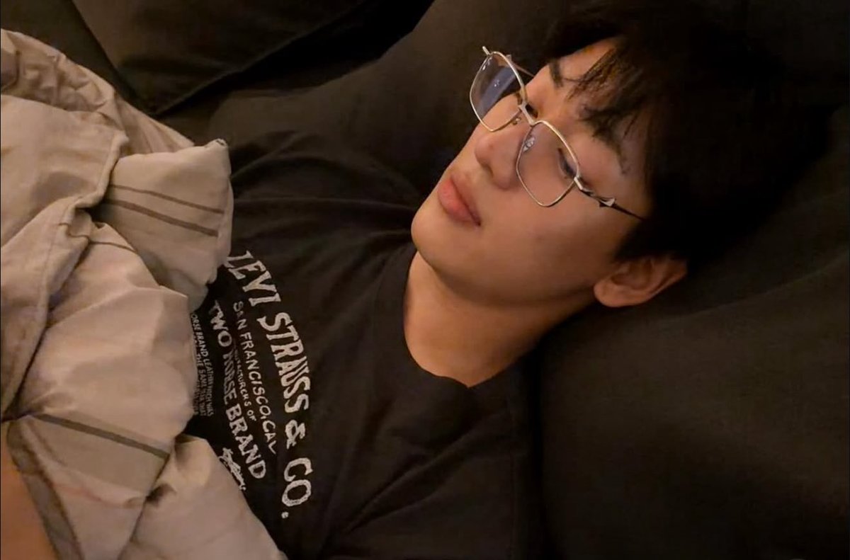 BambamHourly's tweet photo. boyfriend bambam 🎁

#BamBam #뱀뱀 @BamBam1A https://t.co/pcAih68zUW