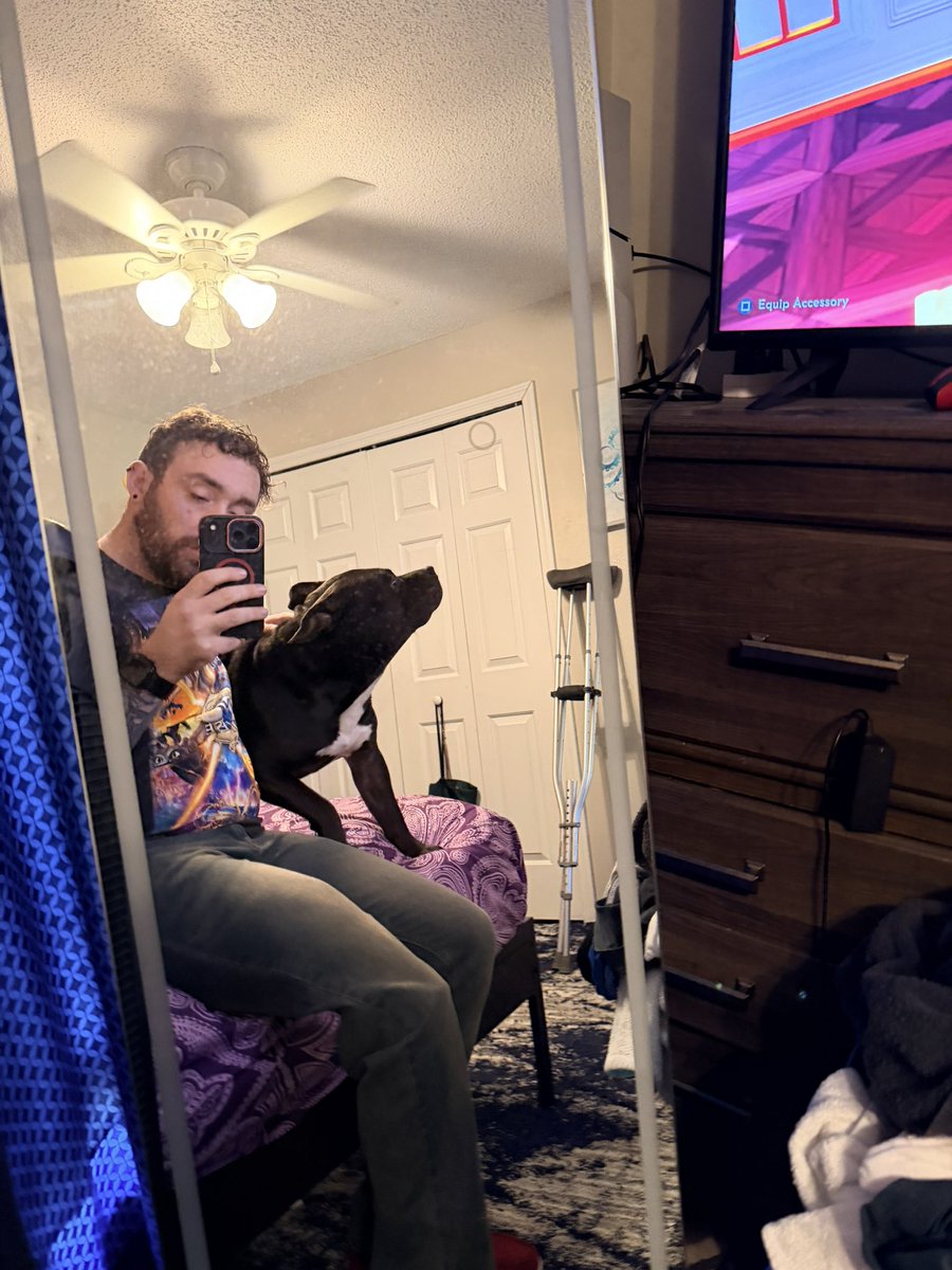 HRHStumpy's tweet image. Merry crisis to all yall :)