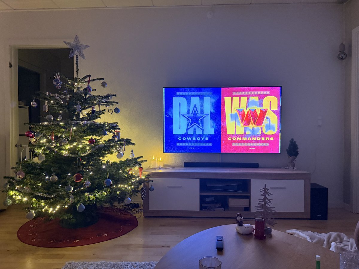 #NFLonNetflix Merry Christmas from Denmark! 🇩🇰 Thx for a great show! &amp; Go Hawks 🔵🟢😉