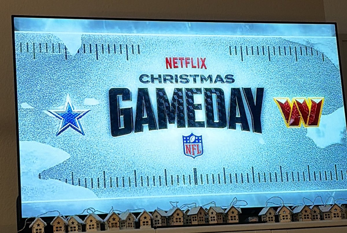 tantedroll's tweet photo. @NFLonNetflix 🇩🇪 Germany 🏈🎄 https://t.co/8XSC6dGFHm